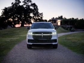 2025 Lincoln Navigator L Black Label Crystal White